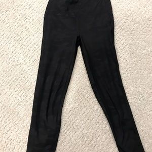 Like New DSG Black Camo Leggings with Pockets Women’s size Small